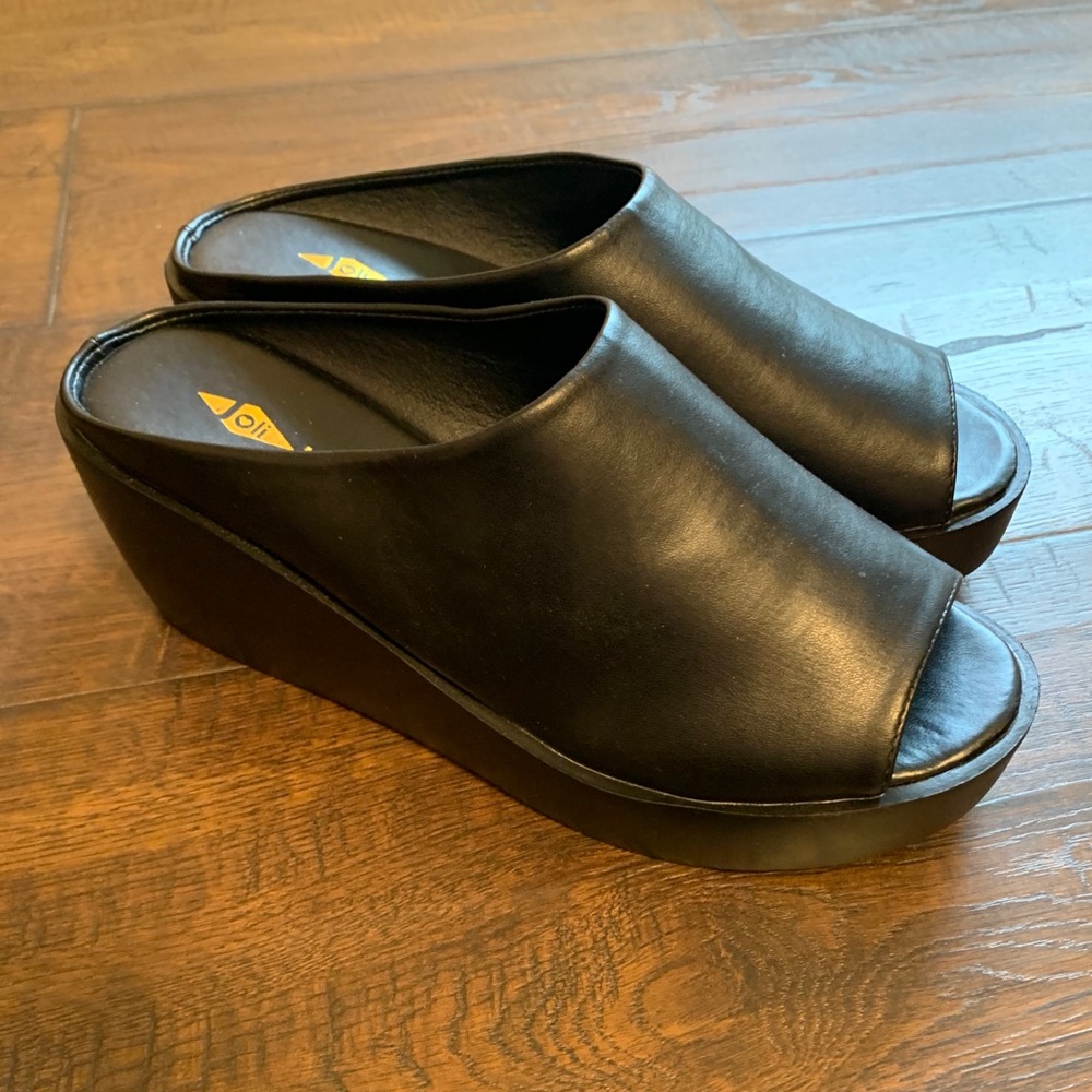 NWOT Mule Slide On black open toe